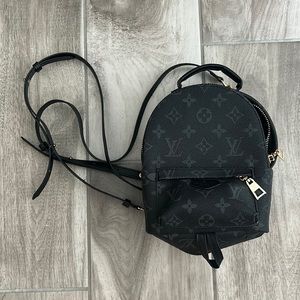 Cute black flower bag.. New!